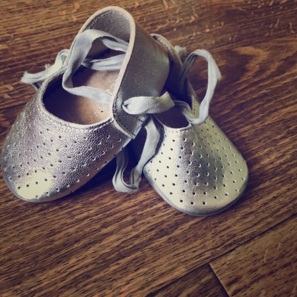 Baby silver shoes (made in Spain)
